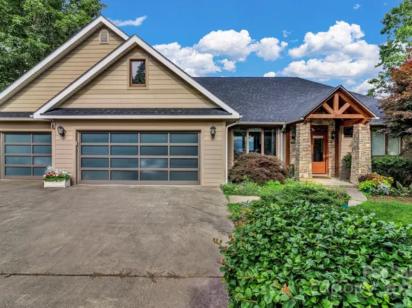 107 Stone Gate Dr, Arden, NC 28704