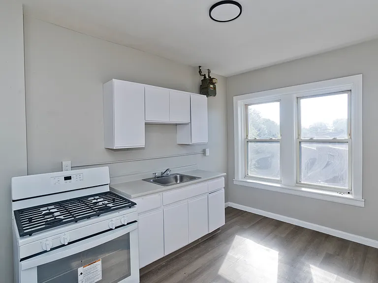 201 Dickinson St #6 — Photo 6
