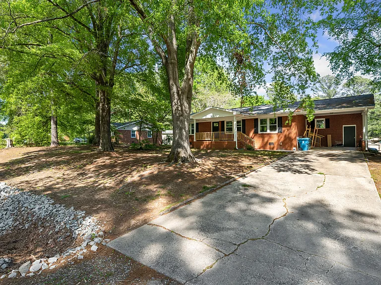 323 Bandock Dr — Photo 1