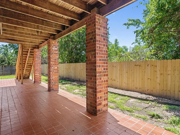 201 Covala Dr — Photo 36
