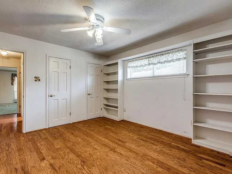 8355 Lullwater Dr — Photo 10