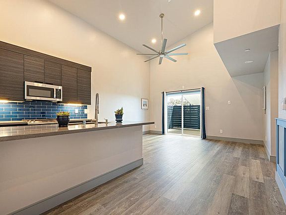 5th image of 801 Vale View Dr Unit 1