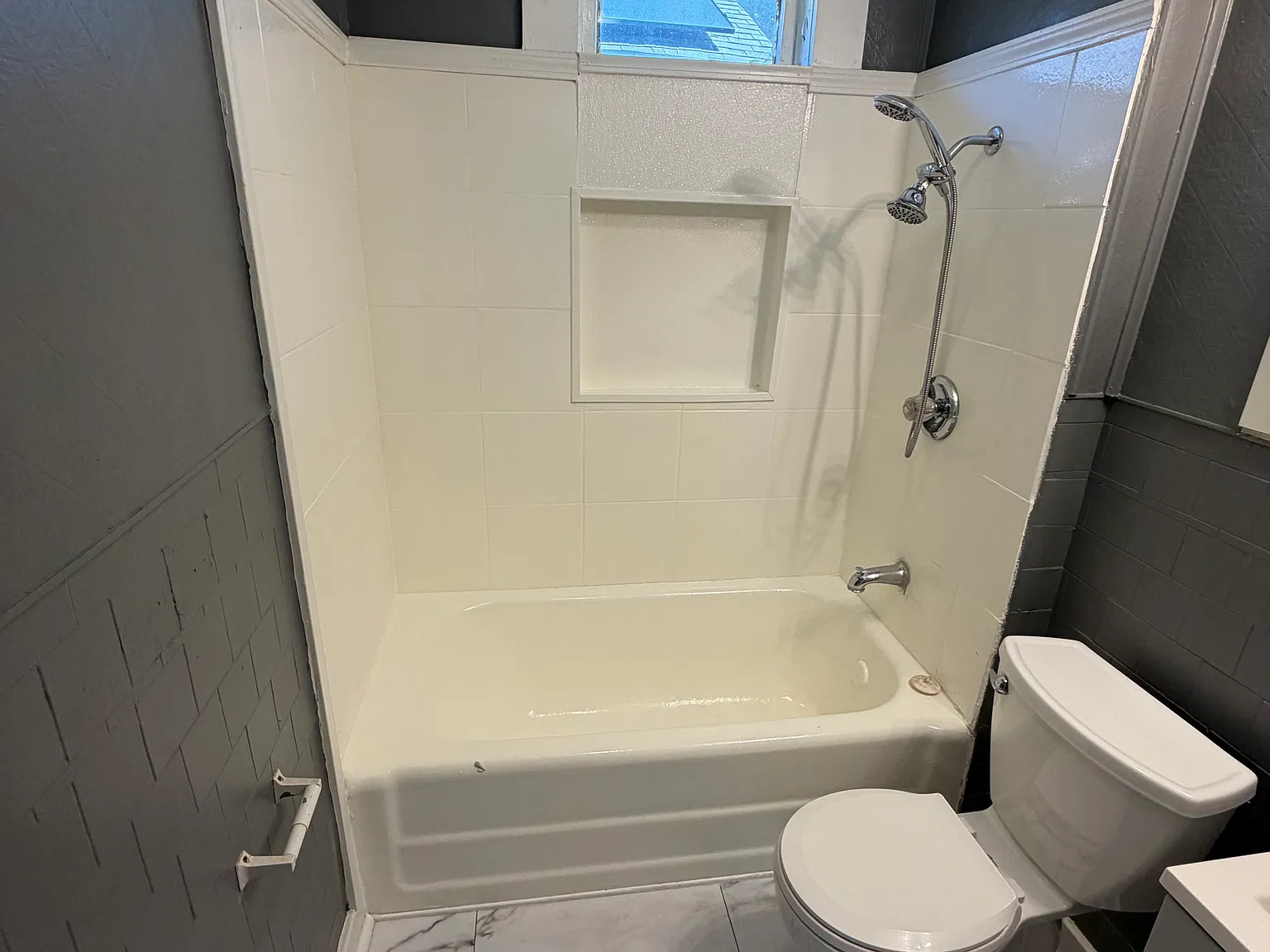 2 bed, 900 sqft, $1,300 — Photo 2