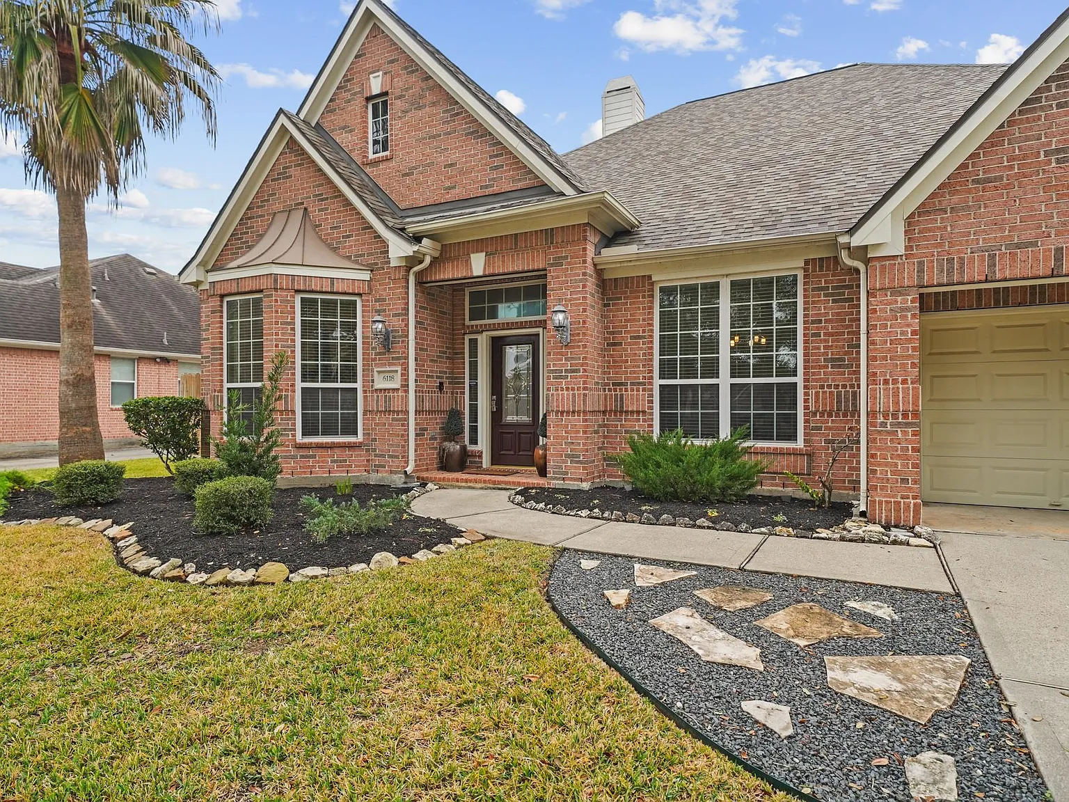 4 bed, 3.0 bath, 2860 sqft, $2,900 — Photo 2
