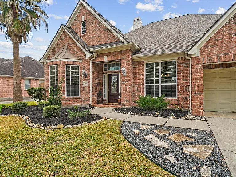 6118 Berwick Ln — Photo 2