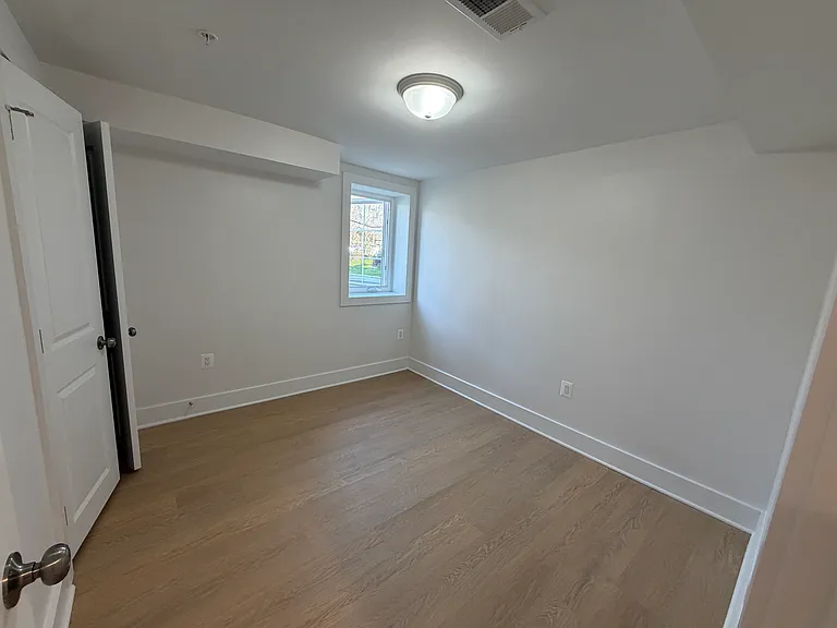 1001 Douglas St NE #B — Photo 11