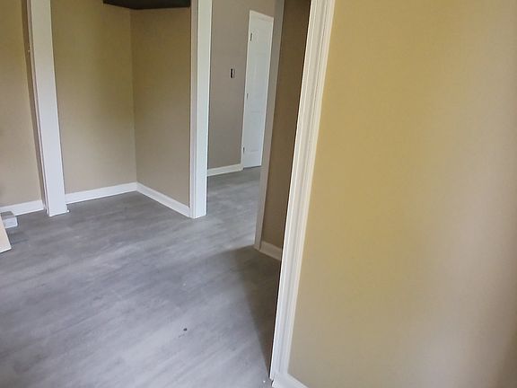 5th image of 726 Kent St
