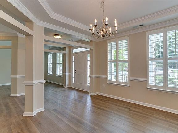 3rd image of 4804 Lake Shore Dr