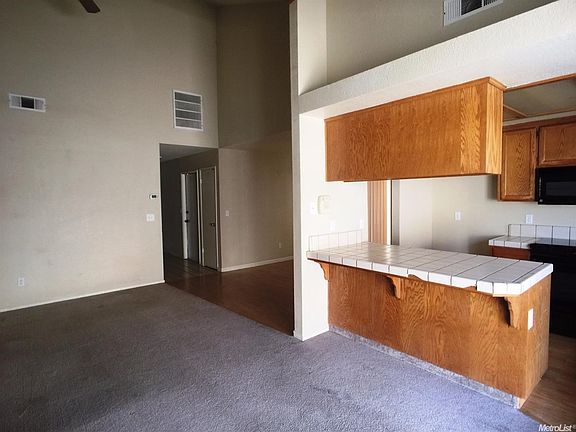 3rd image of 3213 Suffolk Dr
