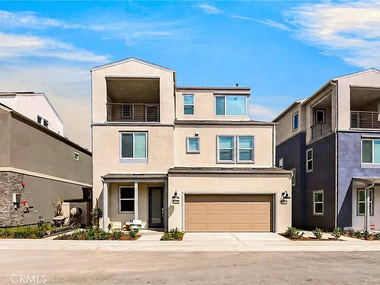 1041 Citrus Ave — Photo 1