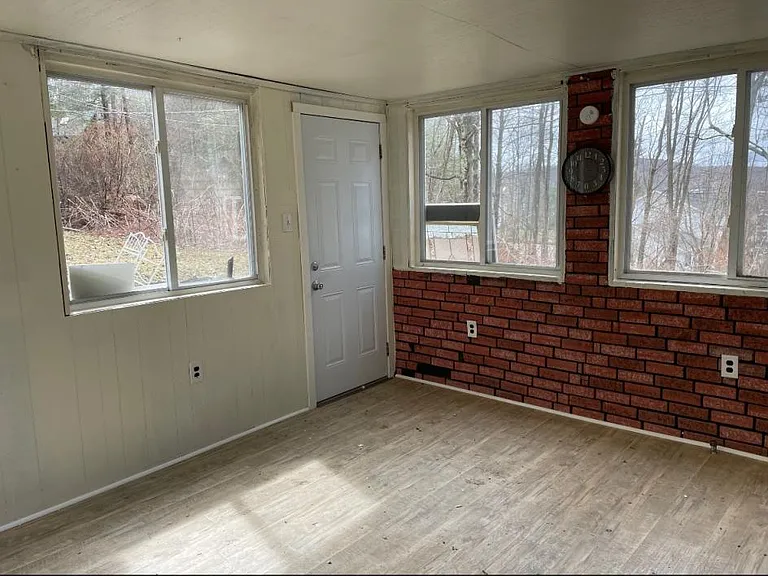 284 Carpenter Rd — Photo 4