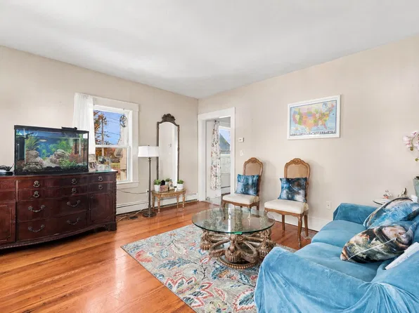 62 W Plain St Floor 2, Wayland, MA 01778