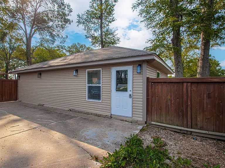 405 Maple St #B — Photo 15