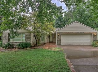 681 E Red Rd, Independence, MO 64055