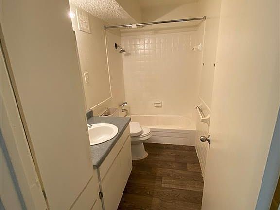 4th image of 1206 E 52nd St APT 201B