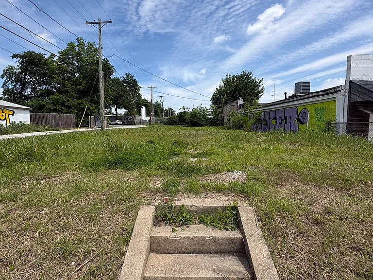 217 S Peoria Ave — Photo 3
