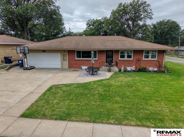 3041 Touzalin Ave, Lincoln, NE 68507