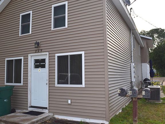 2nd image of 229 Meridian St S