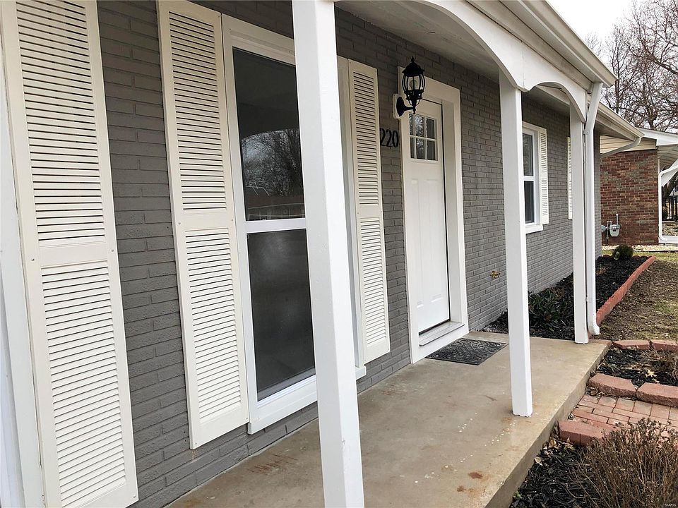 2nd image of 220 Lakeland Blvd