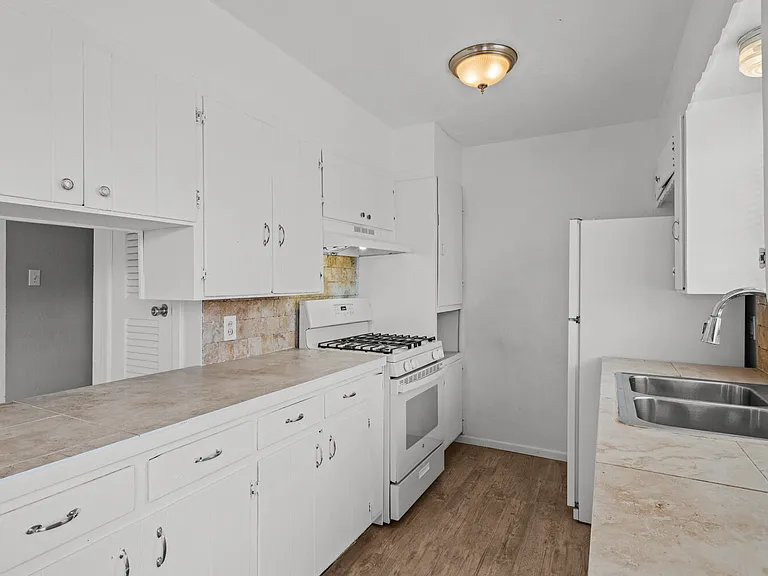 2612 E Auburn St — Photo 7
