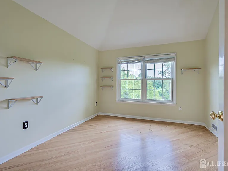 527 Brickhouse Rd — Photo 15