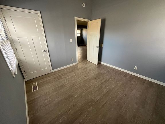 5th image of 1301 Davis Dr