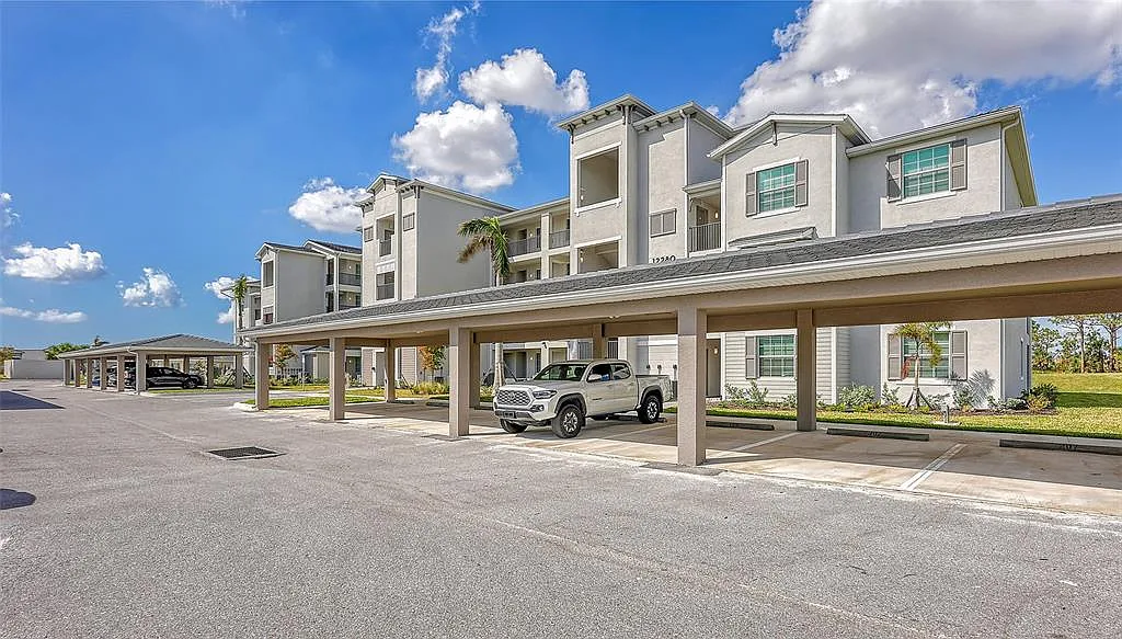 3 bed, 2.0 bath, 1301 sqft, $6,500 — Photo 3