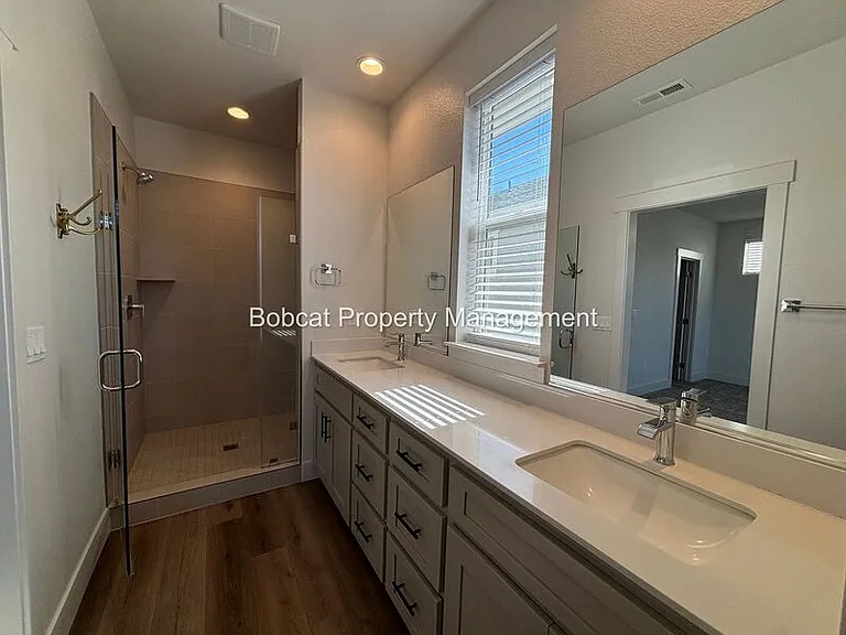 1287 Grove St — Photo 33