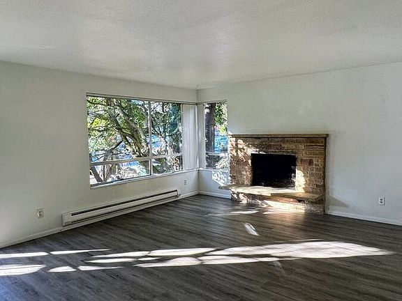 3rd image of 14004 Greenwood Ave N