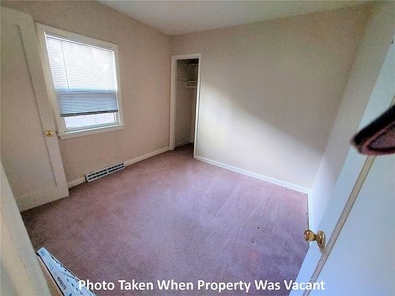 3rd image of 605 E 6th St