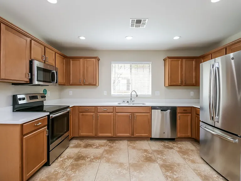 2451 E Vermont Dr — Photo 8