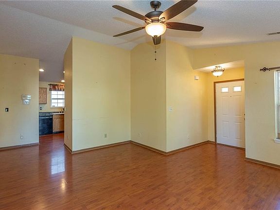 4th image of 5915 Draycott Dr