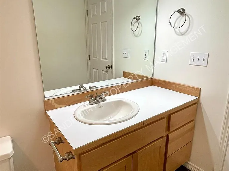 423 Louis Ln — Photo 28