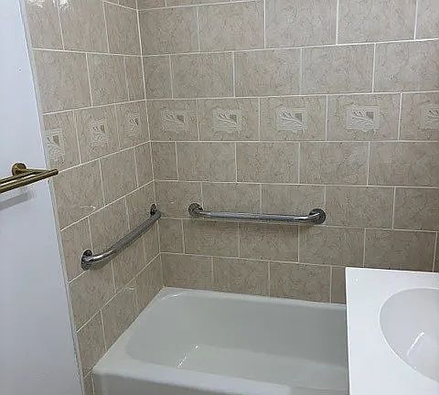 4th image of 203 W 91st St #C