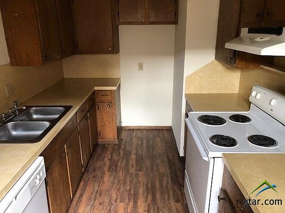 3rd image of 4620 Edinburgh Dr