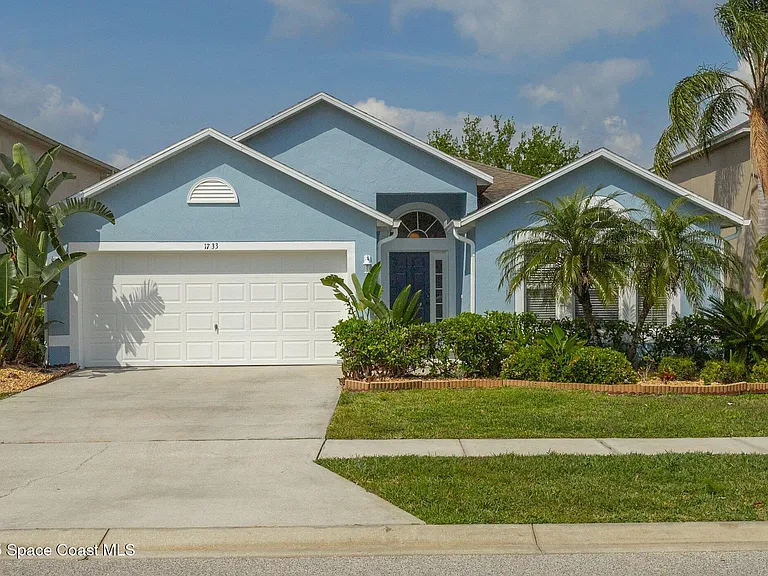 1733 La Maderia Dr SW — Photo 1
