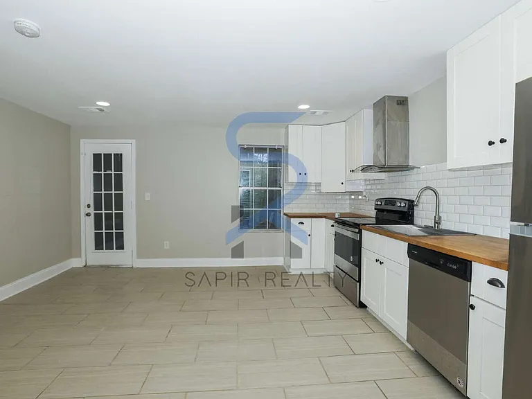 6581 Wellington Sq #B — Photo 5