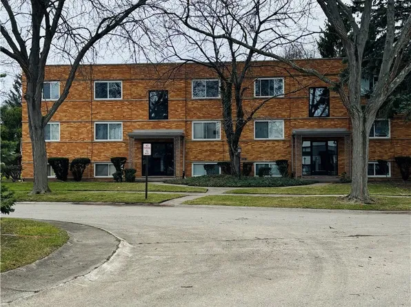 21045 Southbend Cir, Rocky River, OH