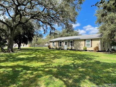 211 Windsor Dr., Beeville, TX, 78102