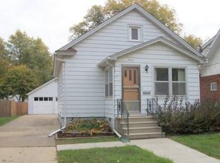 912 S 4th St, Aurora, IL 60505