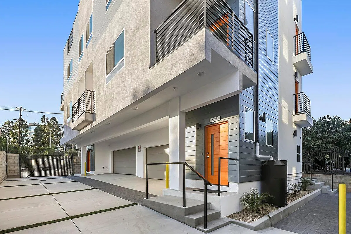 825 Centennial St — Photo 3