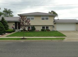 8445 W Johanna Dr, Niles, IL