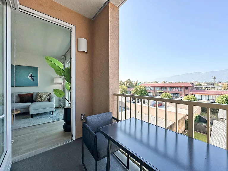 Begonia Place Luxury Apartments — Photo 61