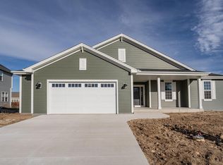 1275 Mamerow Ln W, Oconomowoc, WI 53066