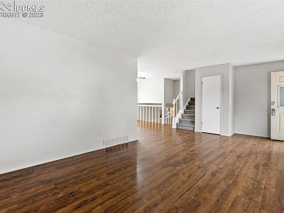 4th image of 4765 Nightingale Dr