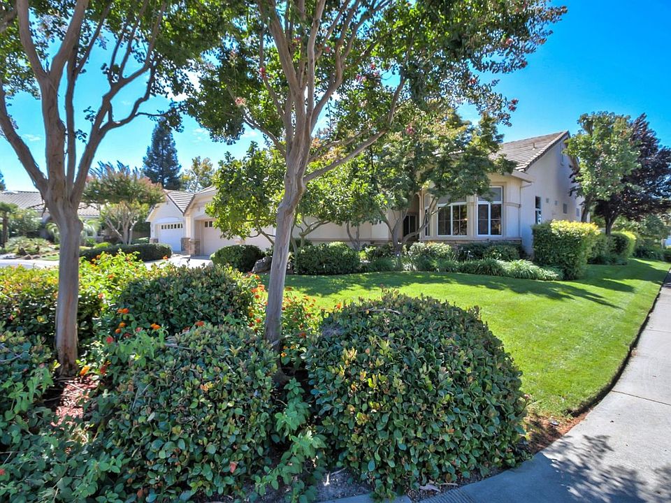 1st image of 300 Goldenrose Ct