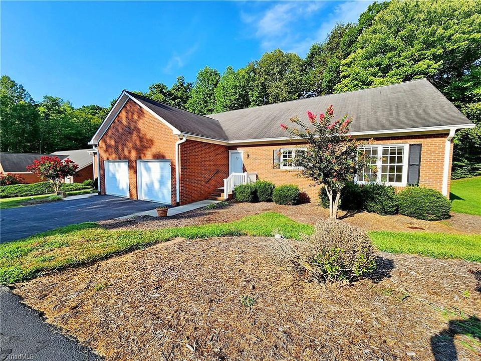 1st image of 302 Oleander Dr