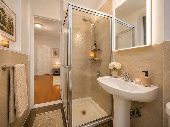4th image of 504 W 44th St APT 2W