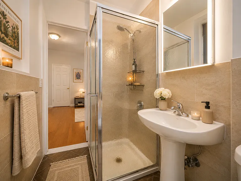 504 W 44th St #2W — Photo 4