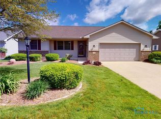 38 Fox Run Dr, Fremont, OH 43420